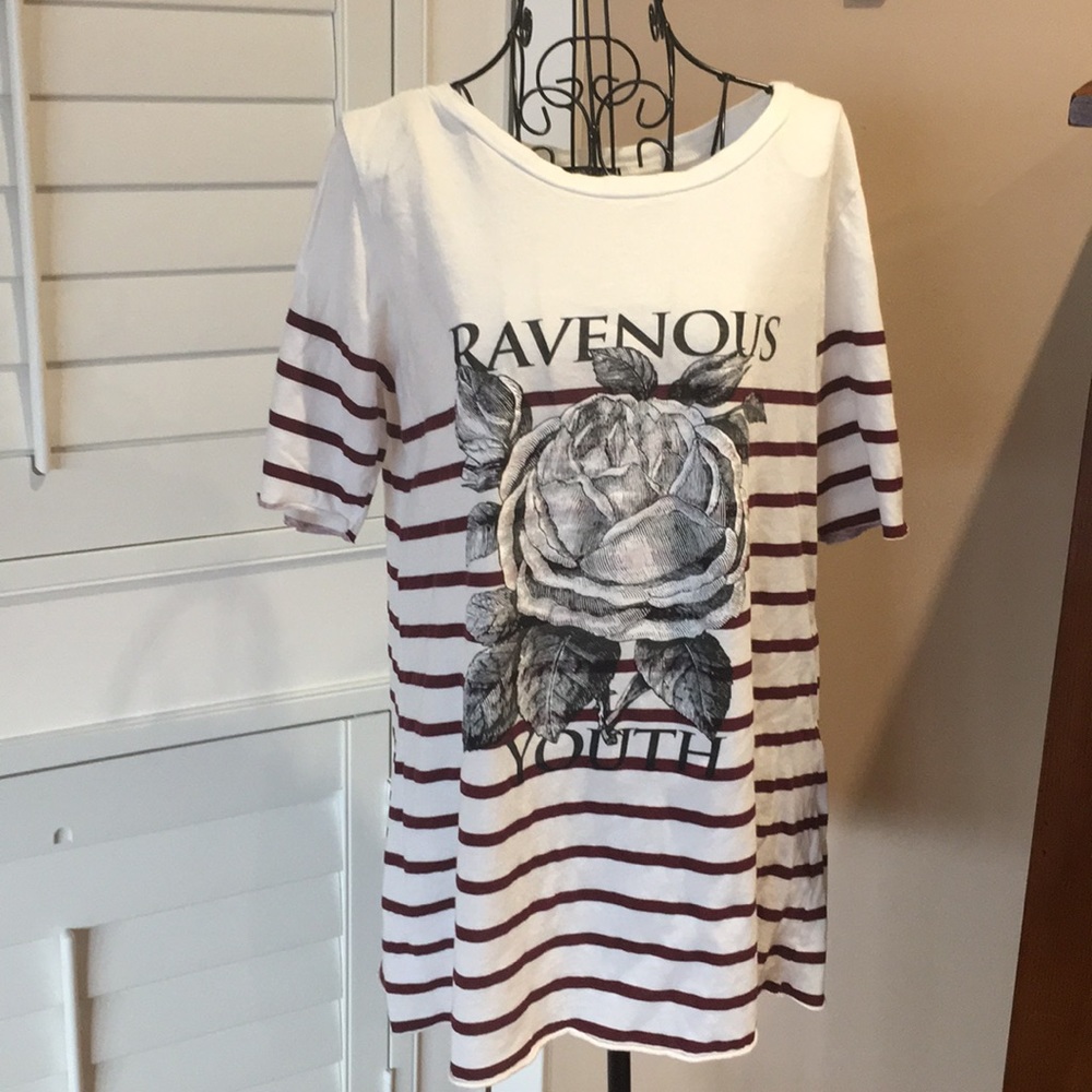 Graphic tee - Picture 1 of 4